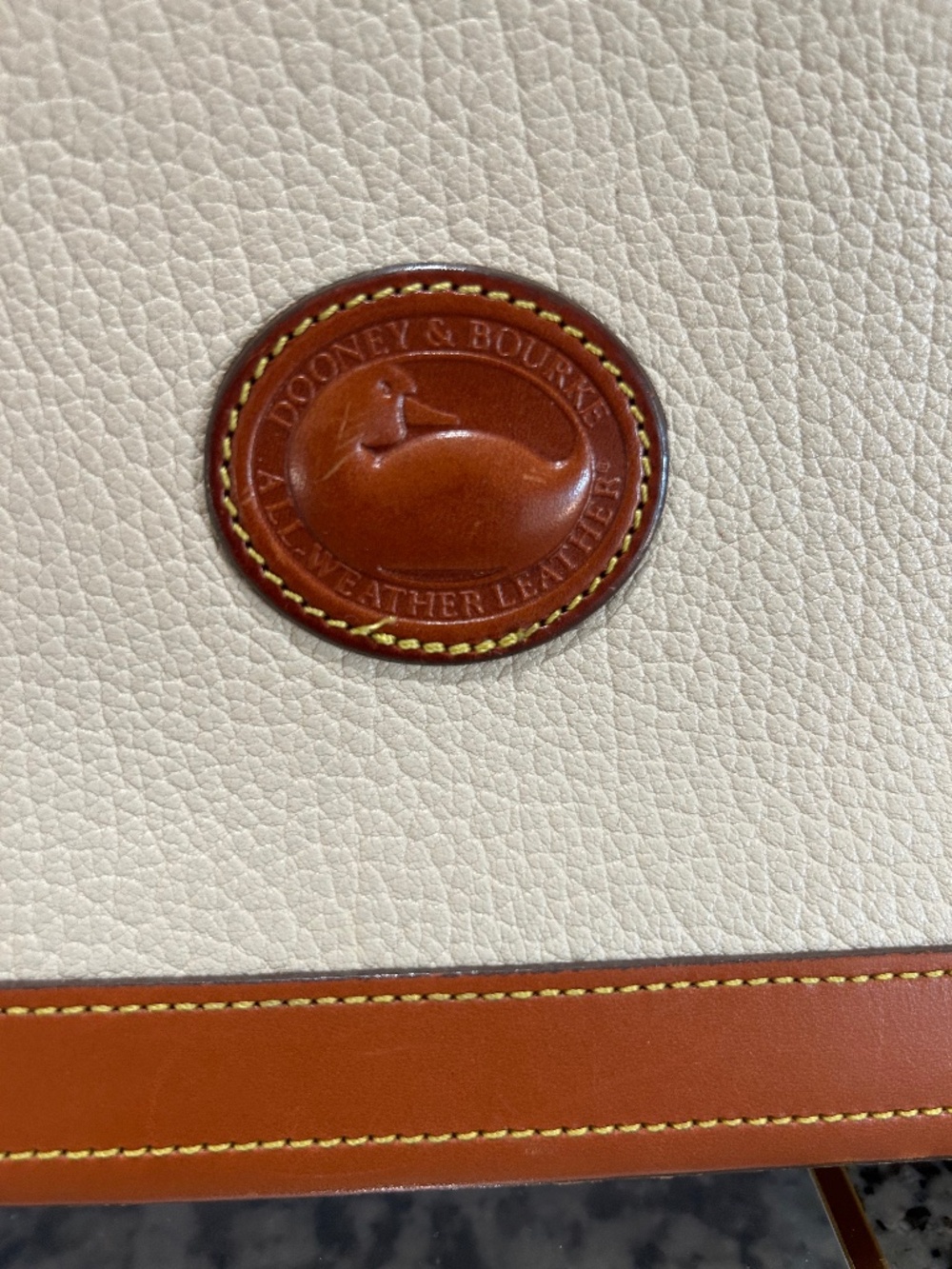 Vintage Dooney & Bourke Hobo Bag Cream Pebbled Leather Tote Bucket Top Zip - Picture 16 of 16